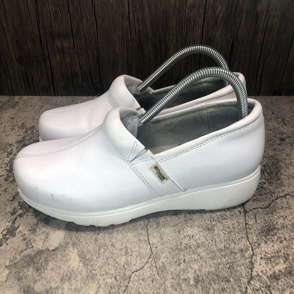 Grey’s Anatomy SoftWalk Clogs - Picture 3 of 7